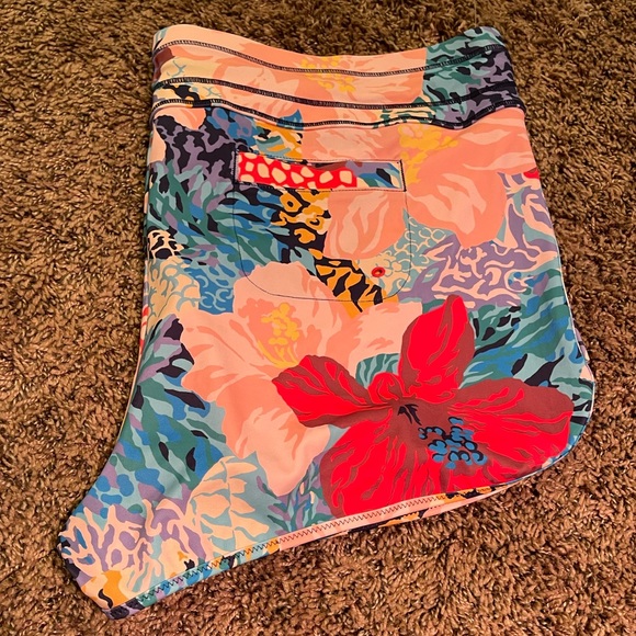 NWOT Athleta Surge Printed Short Extra Large XL Blue/Red/Coral - Picture 10 of 10